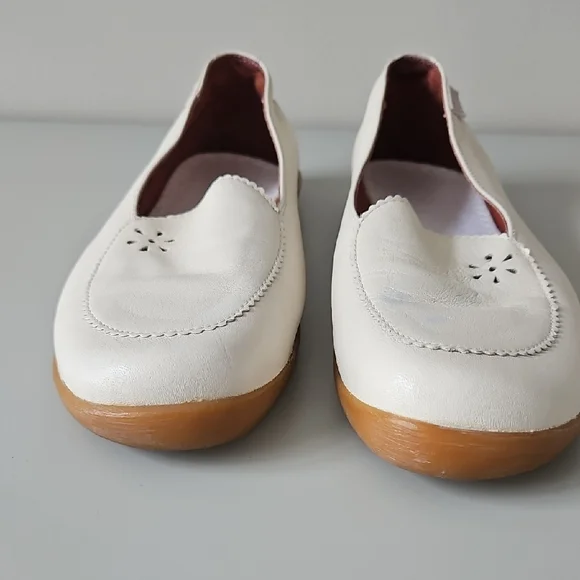 Camper Loafers - Leather Upper With Rubber Sole - Womens 9 US / 40 EUR. - Picture 3 of 10